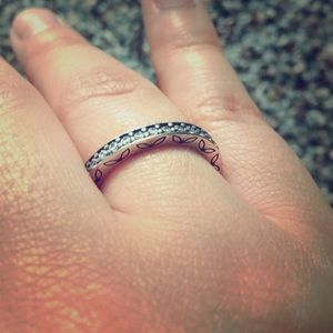 New in box Authentic pandora ring